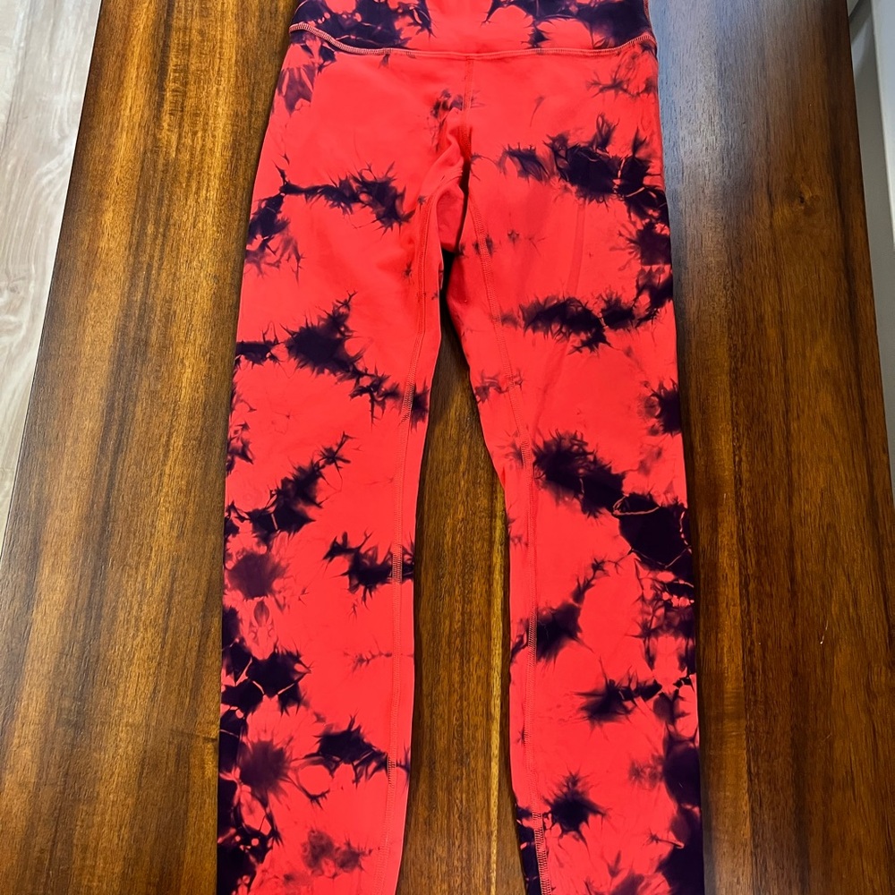 Lululemon Wundertrain 6 Red and Black Tie-Dye Leggings